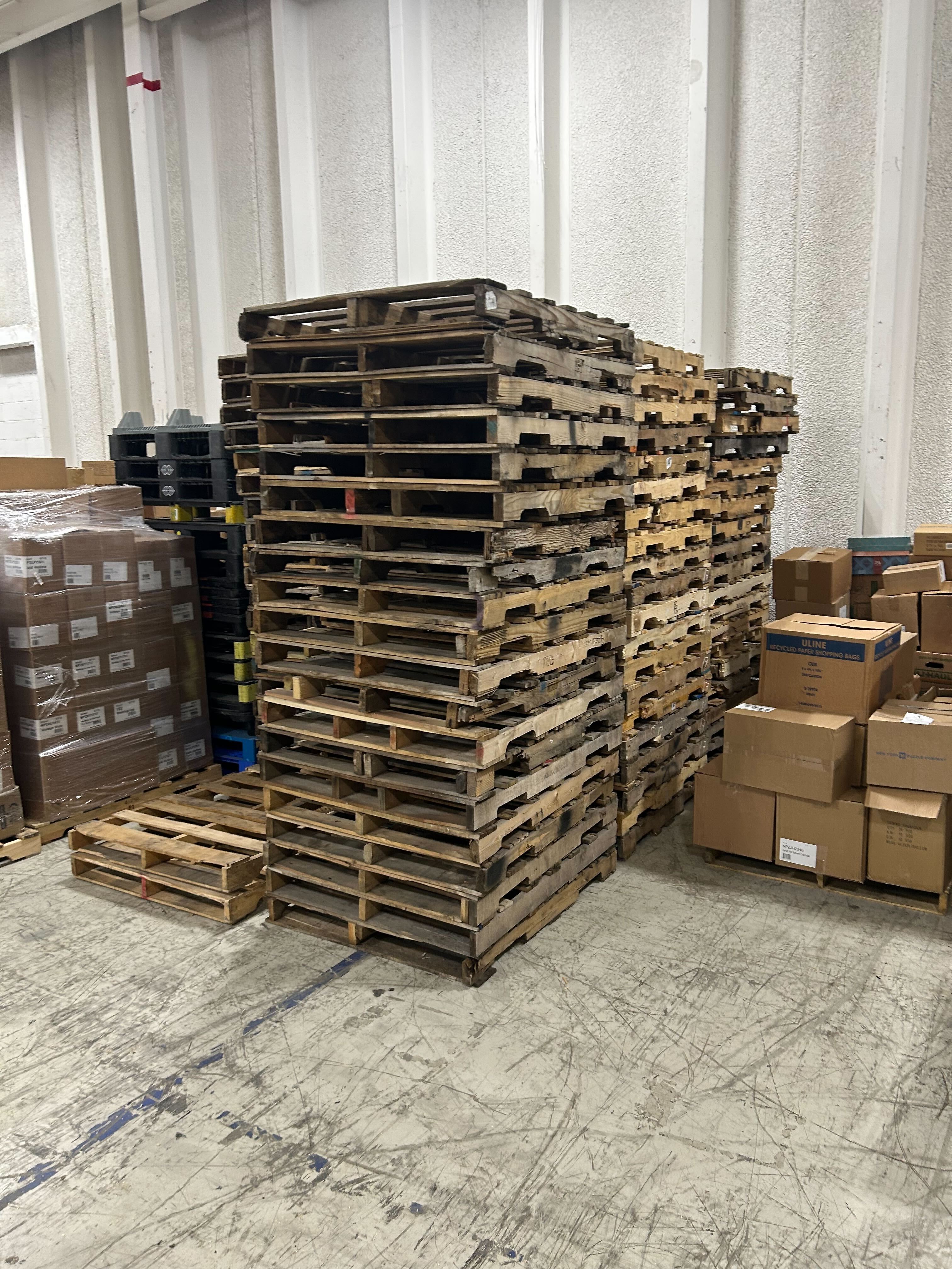 Used 40x48 Wooden Pallets - Chicago, IL 60127